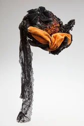 Bonnet avec paillettes fabriqué à Paris par Linn Faulkner